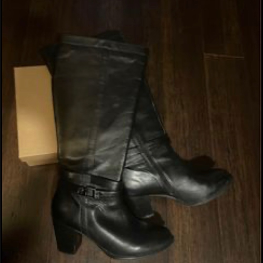 Black, wide calf leather boots. Size 9.5. Very, very good condition.